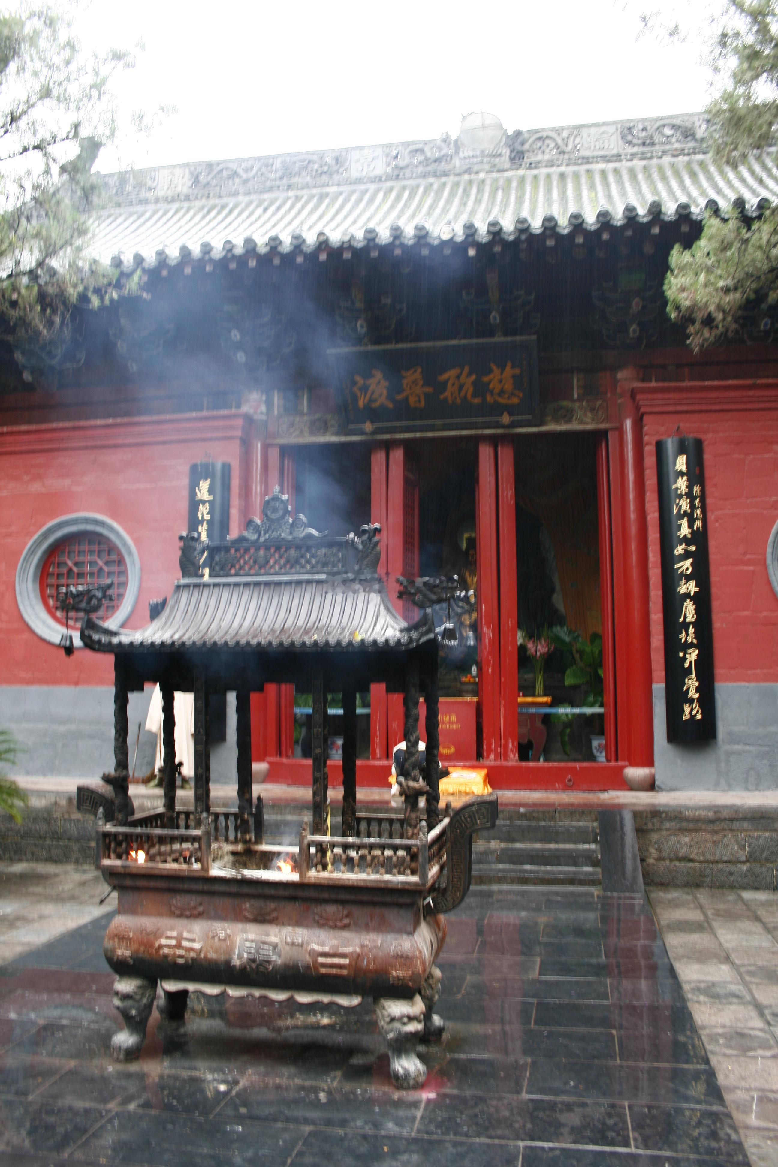 无形中最伤人的还是口舌，多留口德，一身正气才能福德兼备！ ​​​