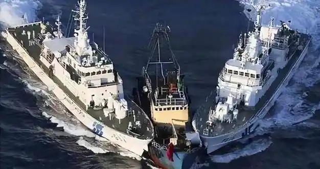 美国海警跟台湾摆拍！真打起来敢出手吗？专家一句话戳破真相

近期台海局势持续受到
