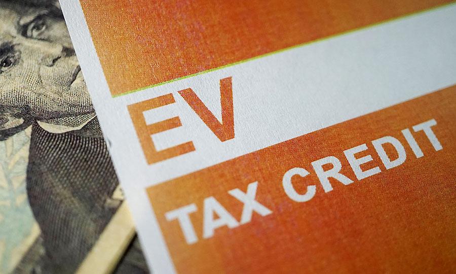 今年美国政府更改了电动车退税办法，顾客可以选择或者抵税，或者直接退税给营销商，这