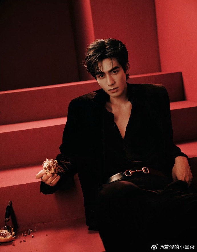 张凌赫和宋威龙微博之夜居然穿了同款，是准备将捆绑进行到底了吗？ 