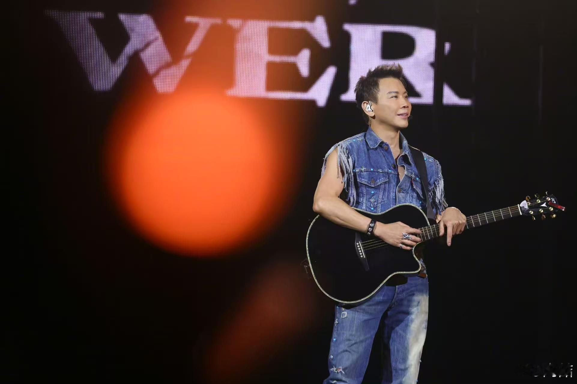 陶喆 你们别让我回不了家 昨晚陶喆演唱会这波操作笑疯啦！点歌极限二选一，靠分贝仪