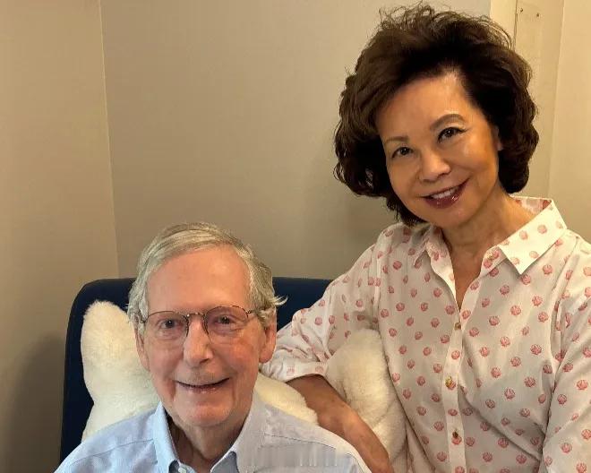 麦康奈尔的健康情况引发众多关注 据《Newsweek》报道，参议员Mitch M