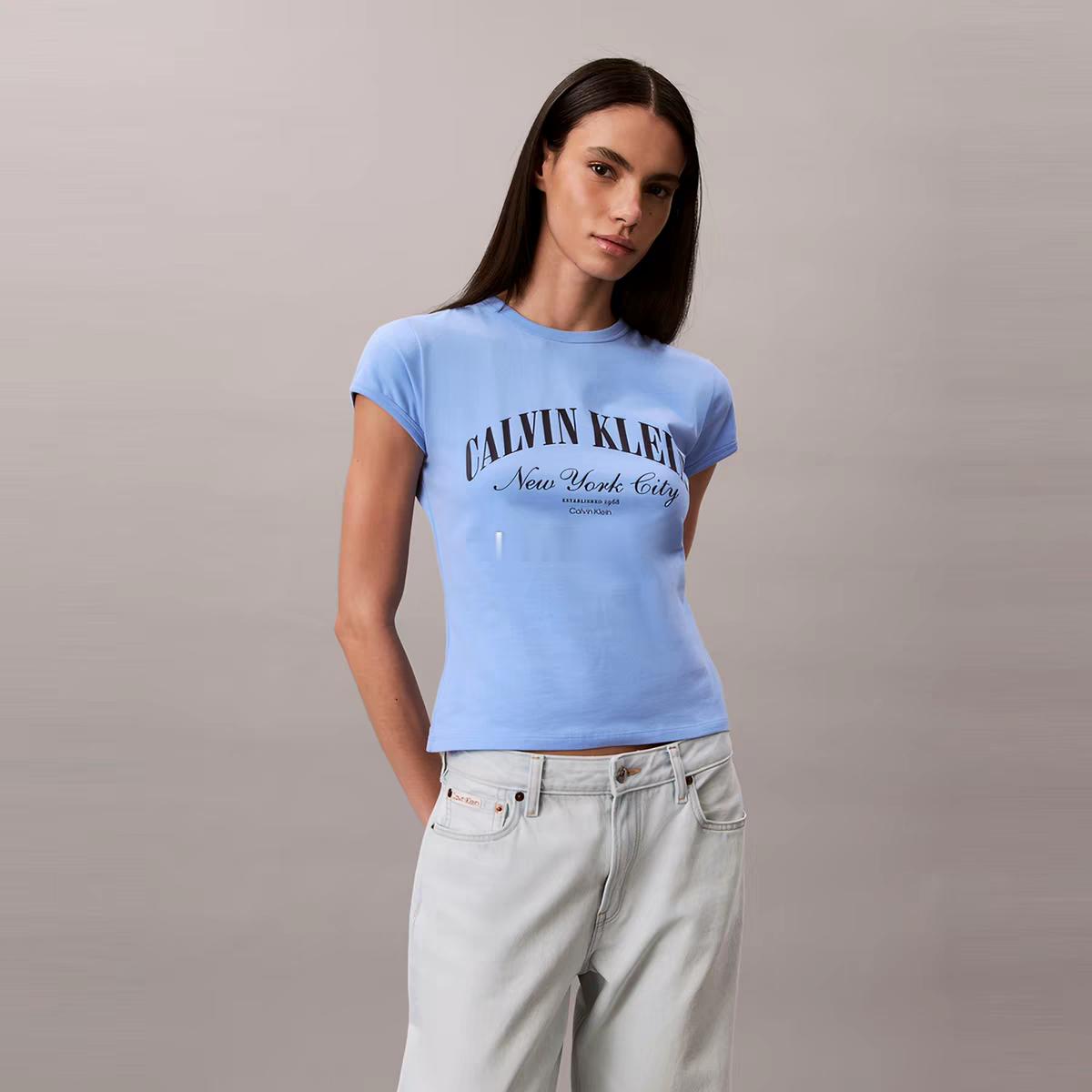 露儿今天穿的上衣CK Jeans26春夏 