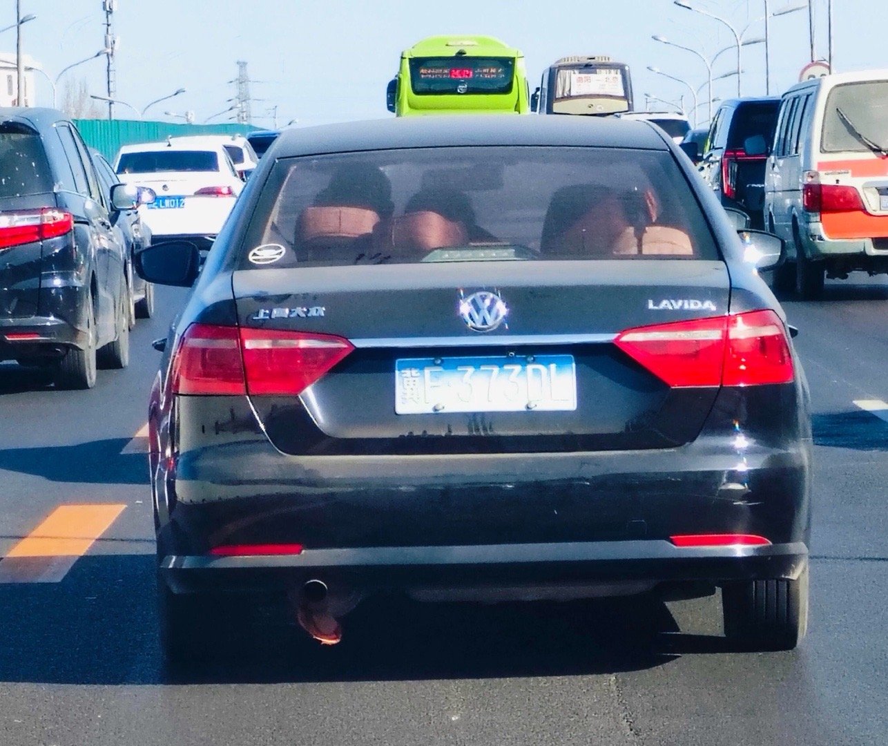 多地新能源车牌绿色变白色如果是故意把绿牌或者蓝牌弄褪色，我理解主要目的是逃避电子