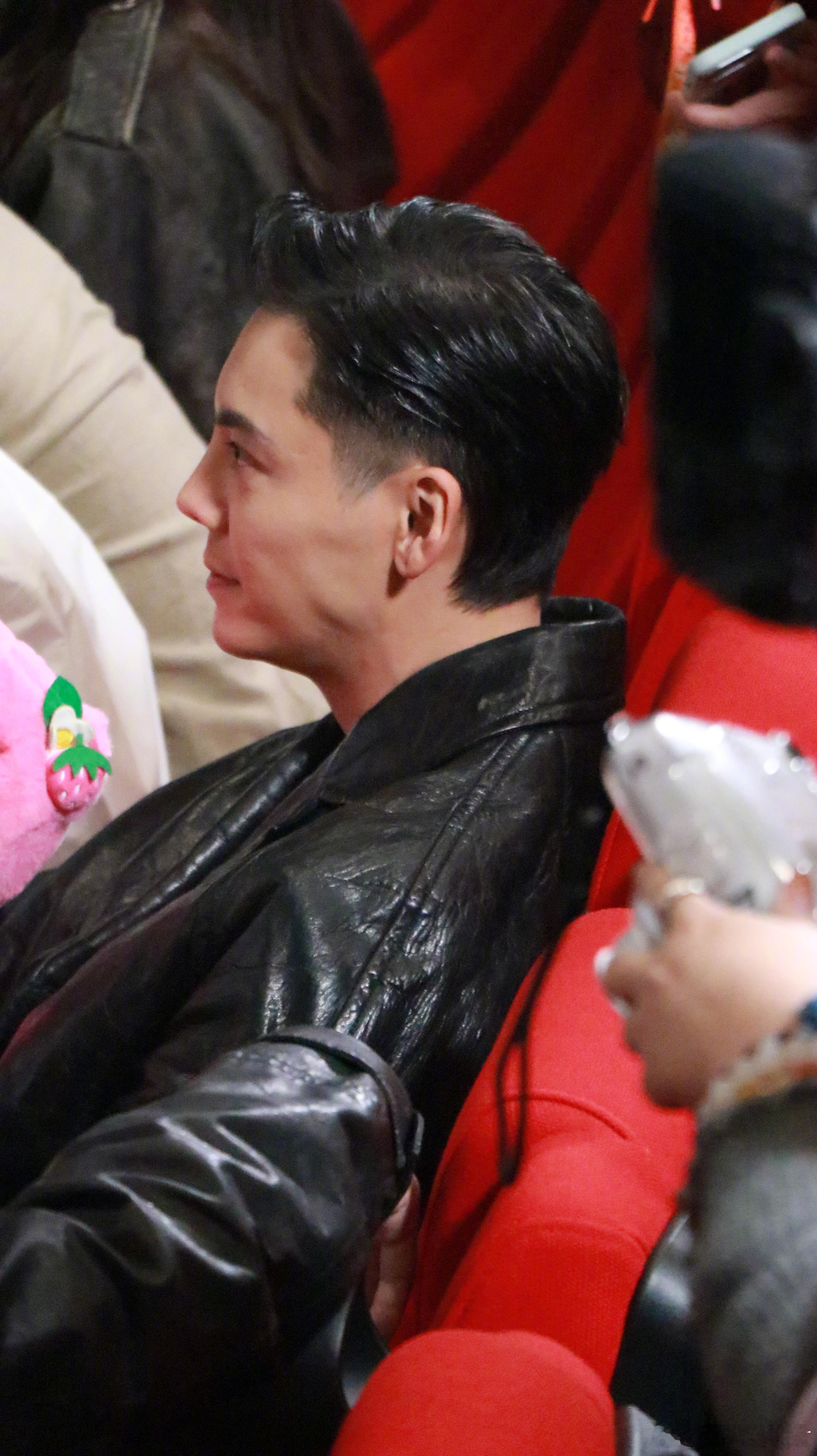 太顶了！今天陈伟霆生图状态也太好了 陈伟霆 想回到我的第一次  太阳星辰双时空追