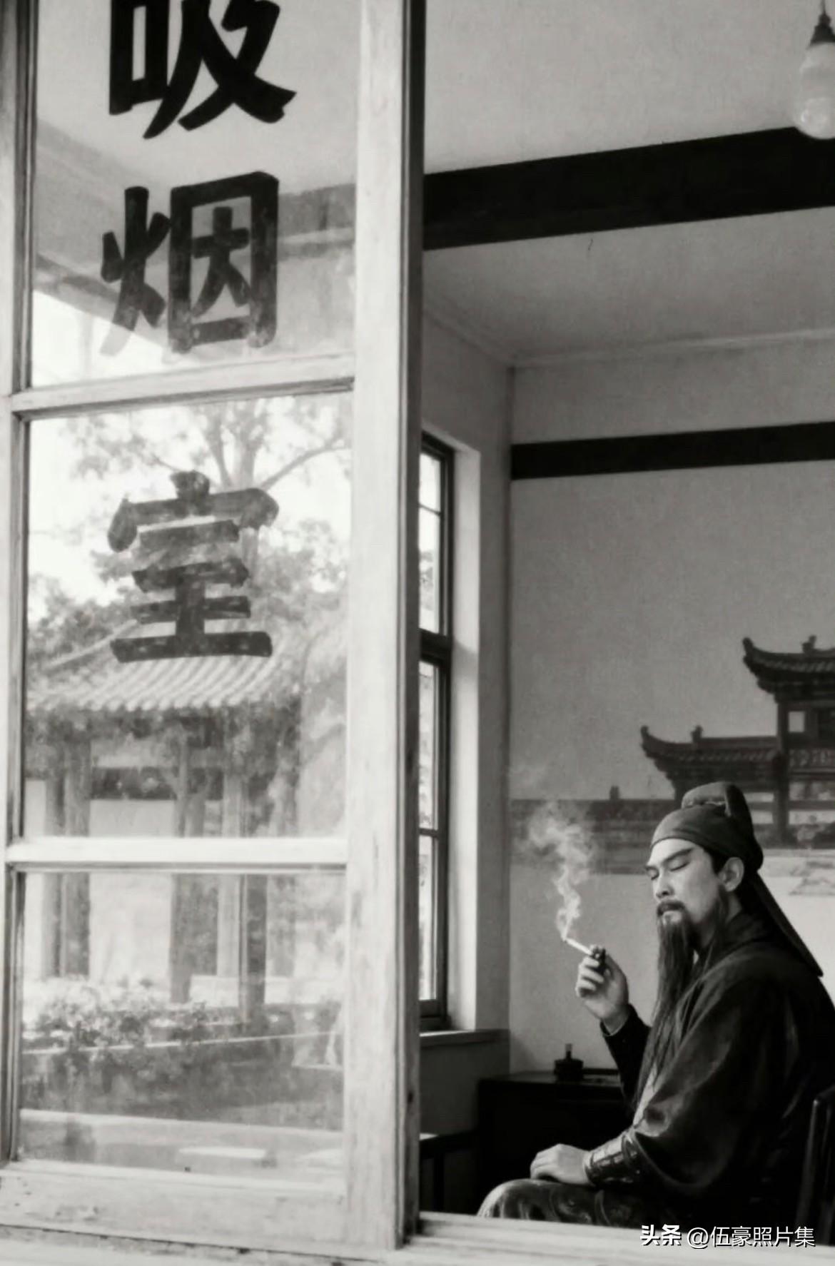 1994年，《三国演义》拍摄片场的陆树铭。陆树铭曾表示“不是自己塑造了关羽，而是