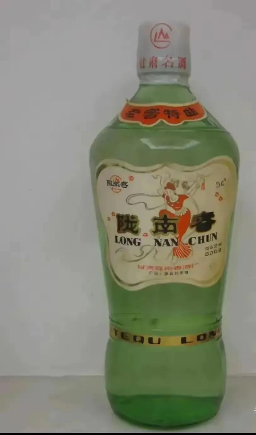 30年前的一瓶酒，友友们谁知道这瓶酒现在还能喝？