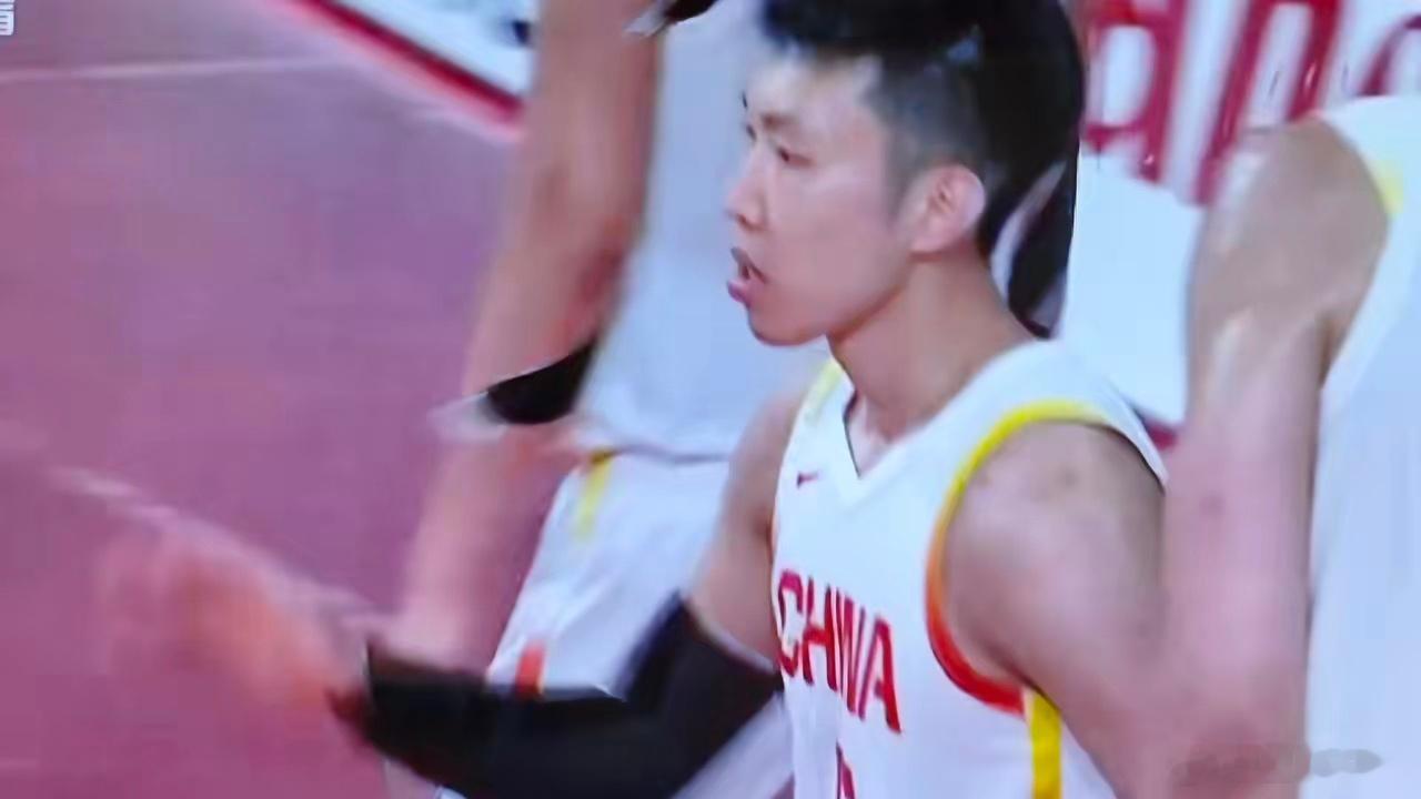 日本手握主场气势，开局就打出进攻高潮，中国队暂停调整之后，依旧没能稳住防守局面。