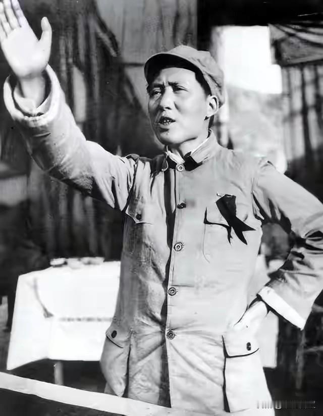 伟人一生都在依靠人民群众，团结人民群众，爱戴人民群众，发动人民群众，为了人民群众