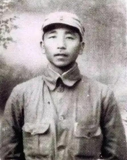 1953年，39岁的志愿军军长秦基伟带着伤回国娶妻。然而，女方母亲却嫌弃他年纪大