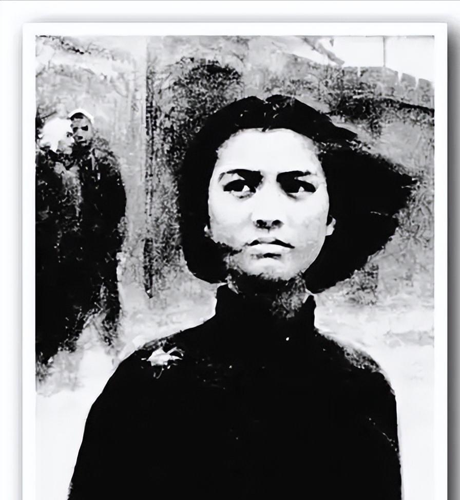 1951年，山西一农妇晨起倒个尿盆，居然让躲了4年的凶手掉了脑袋。
1951年5