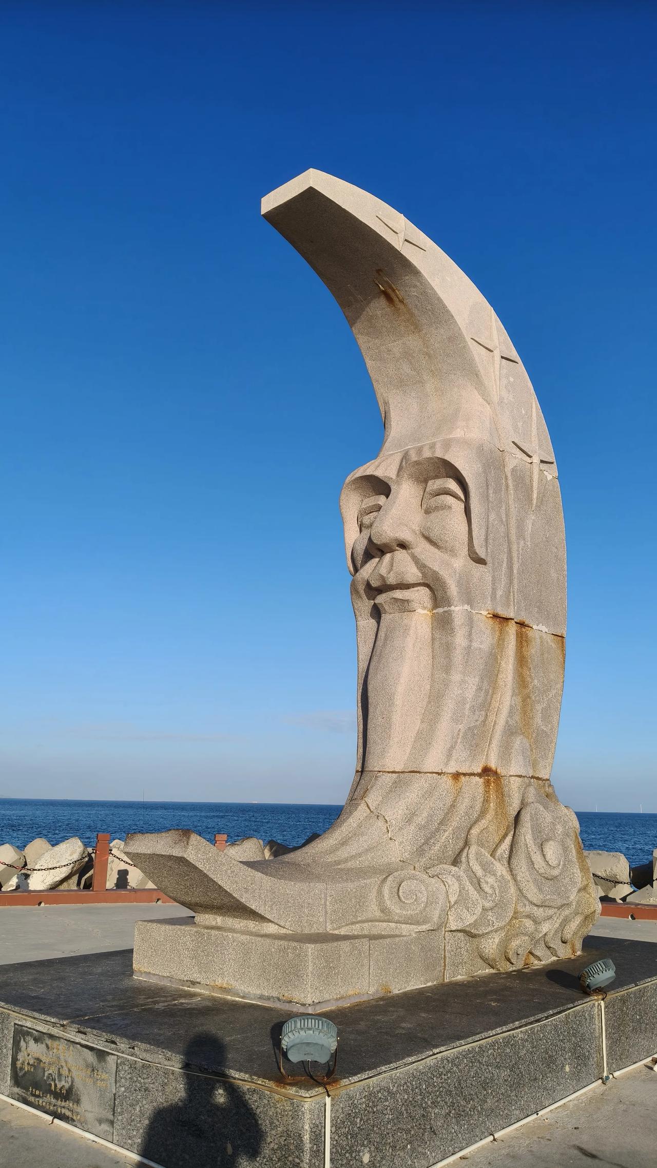 晒图笔记大赛一天里，看晨光熹微，清风和煦，海浪温柔，黄昏落日；又享受清凉爽雨，阵