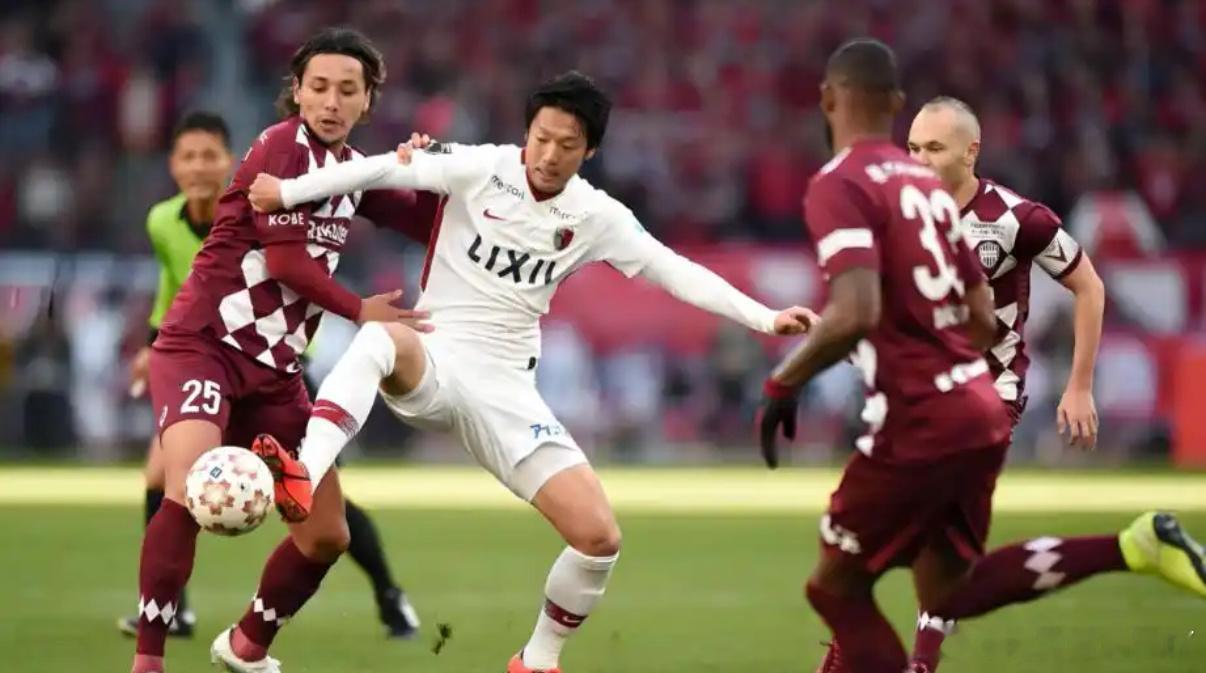 广岛三箭即将出战，大家都在猜测他们能否轻松拿下对手？这场比赛注定充满悬念，一起拭