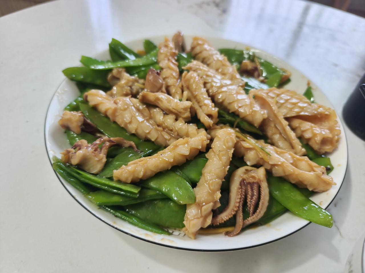 今日家常菜打卡不好意思，这就是我的家常菜，你们有钱人每天都可能有炒燕窝，清蒸东星