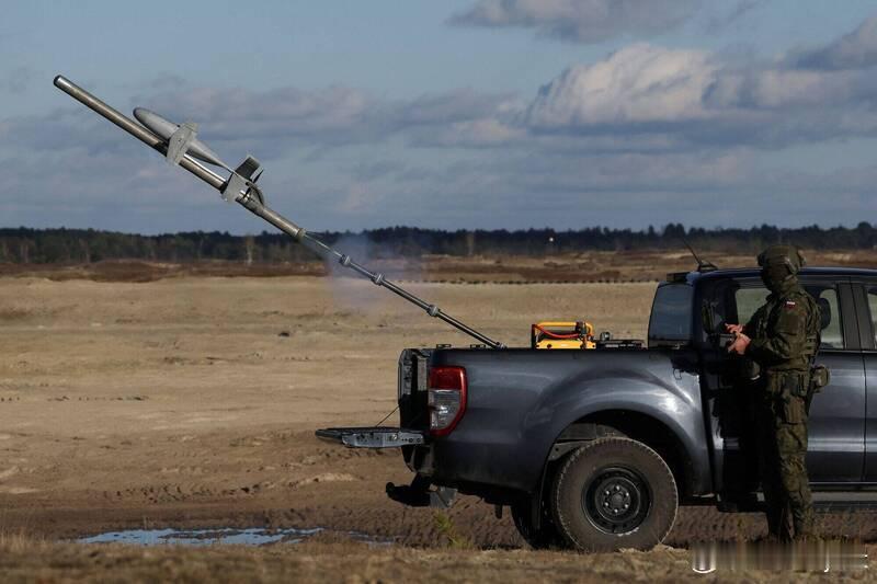 【罗马尼亚将部署美制反无人机系统 应对俄方持续侵扰领空】海外新鲜事 在疑似遭俄罗