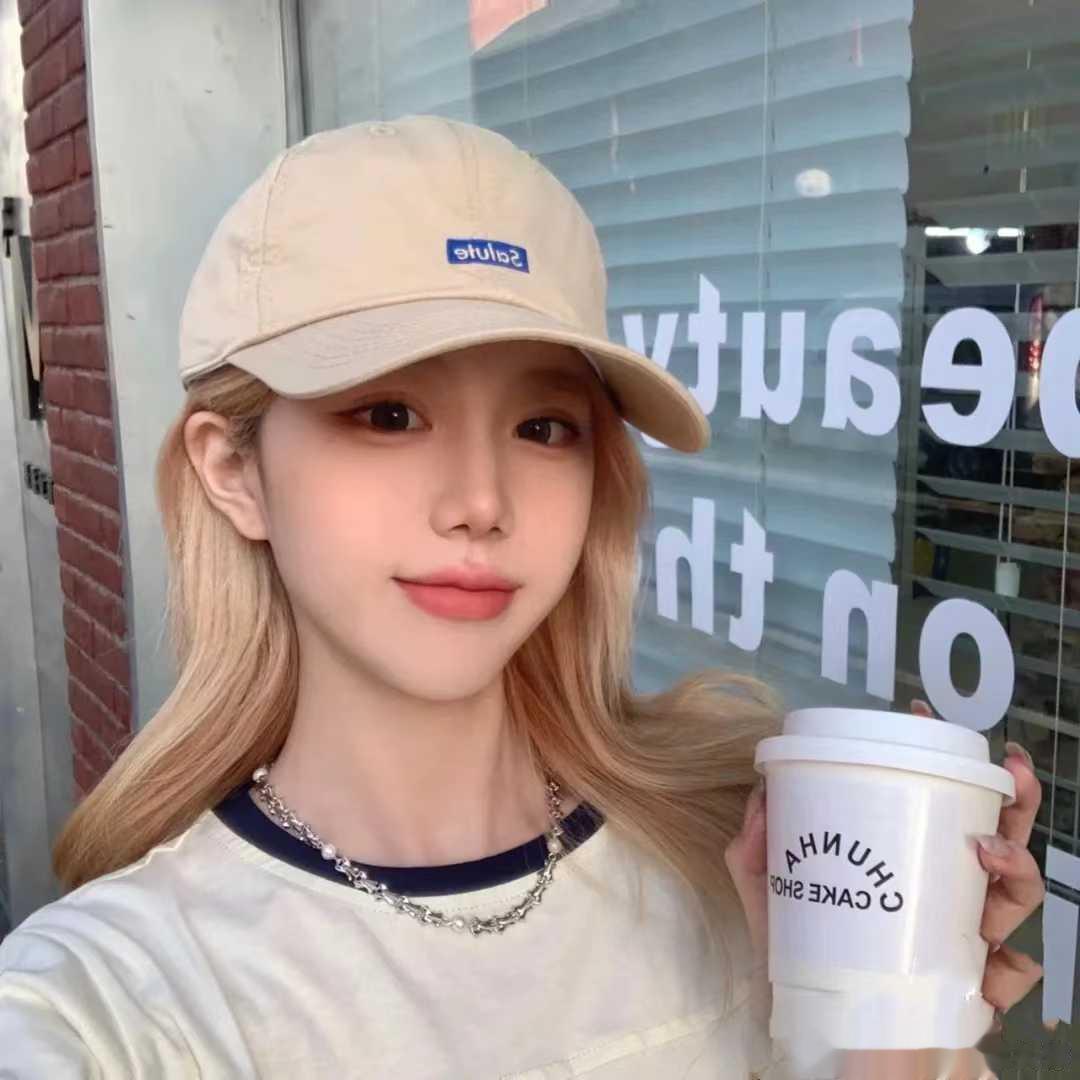 长大以后你会发现，跟朋友、亲戚、同事，甚至家人，都不能表露出自己真实的情感，每说