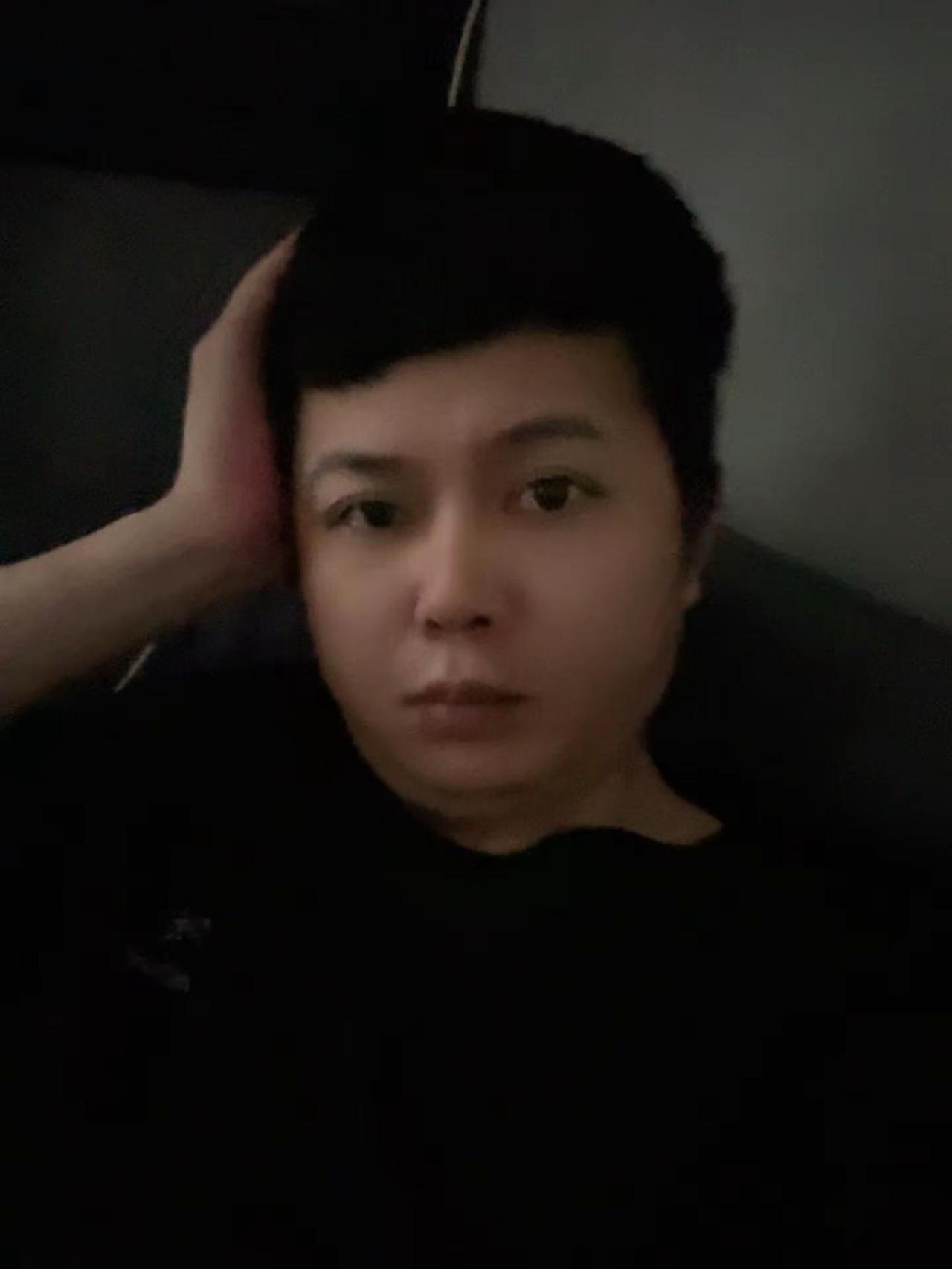 “不要想太多，想太多只会毁了你自己。有些事情既然无法掌控，那就顺其自然吧。走一步