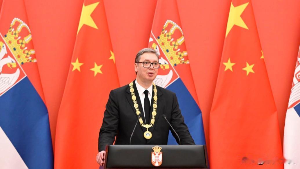 可就是这么个处境，硬是在武契奇的领导下活出了骨气，也活出了门道。
大家都说，他的