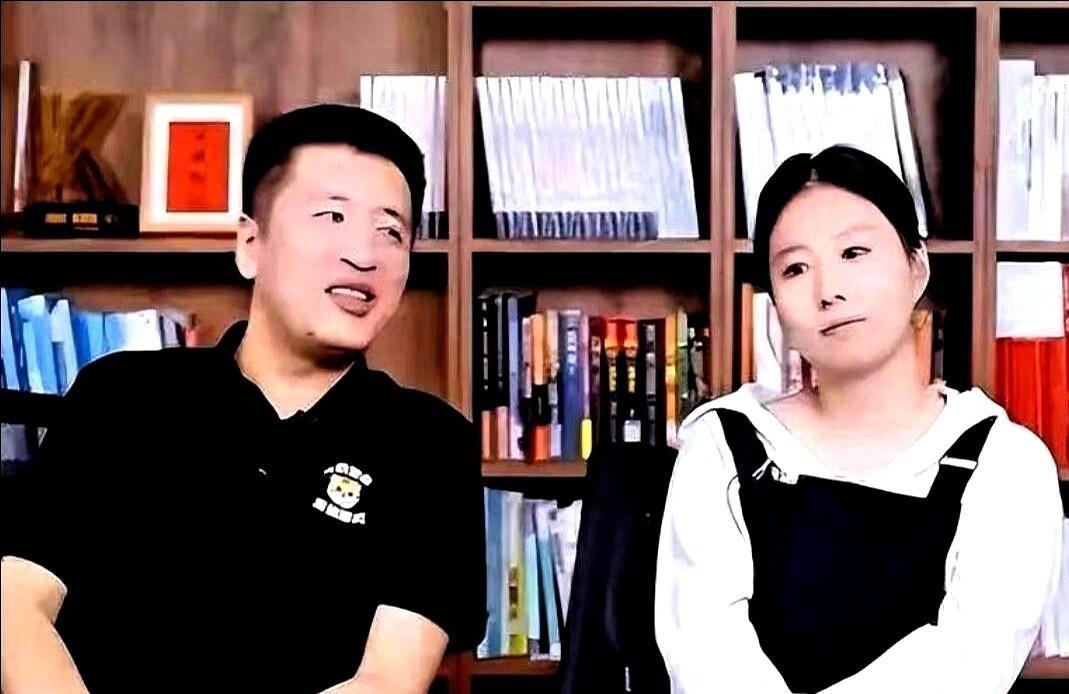 张雪峰的感情相处模式 给整个娱乐圈做了最好的示范。
他和前妻和平分开后没有任何公