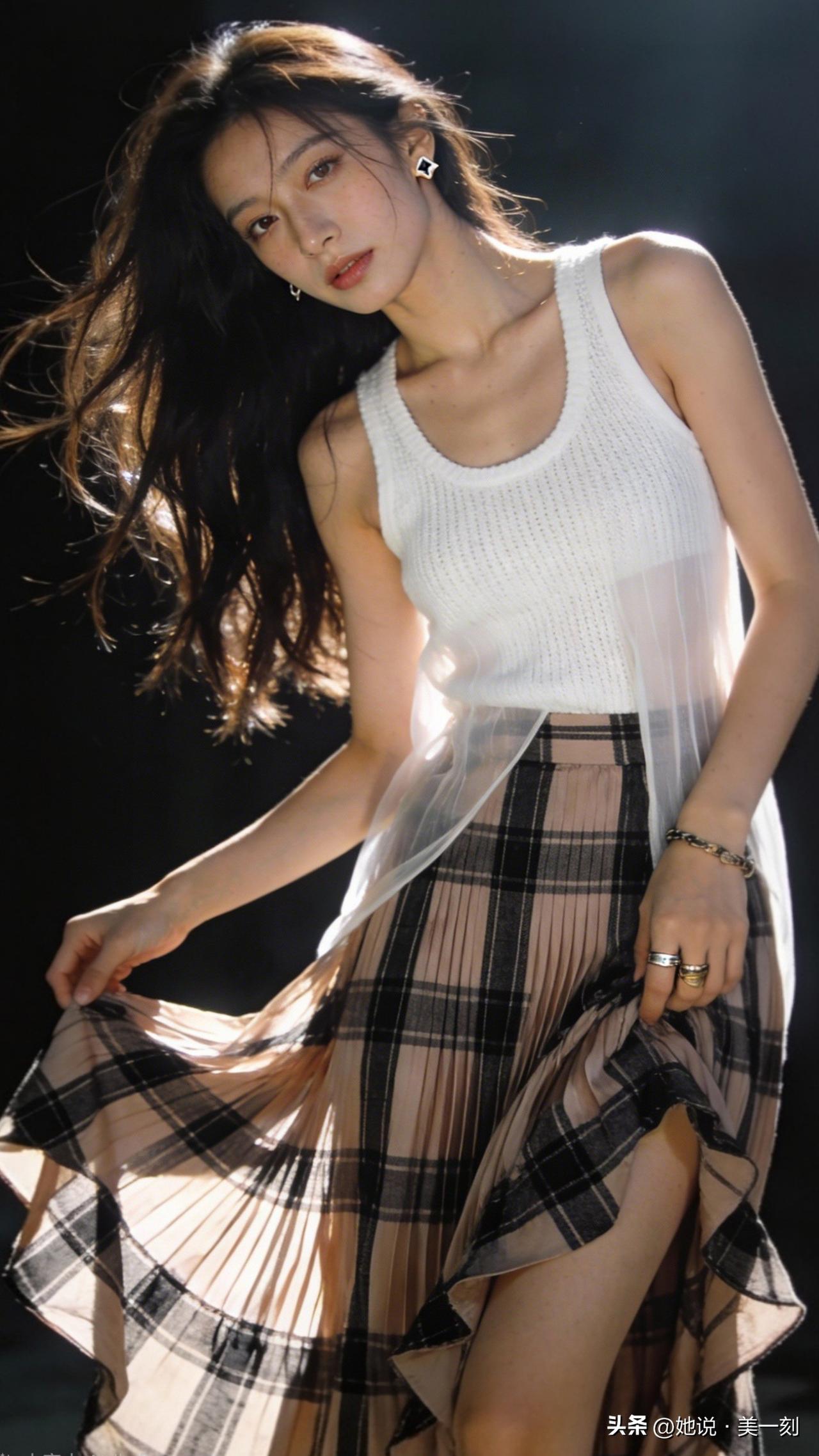 复古风穿搭指南：白色背心+格子裙，优雅又时髦！什么样的身材才是最完美的