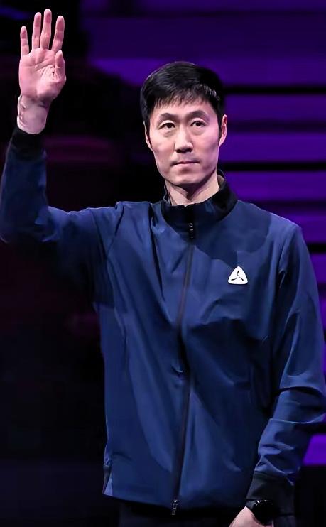 回看了一下王励勤上任乒协主席至今，面对了太多挑战，从整顿“饭圈乱象”，到平衡球员