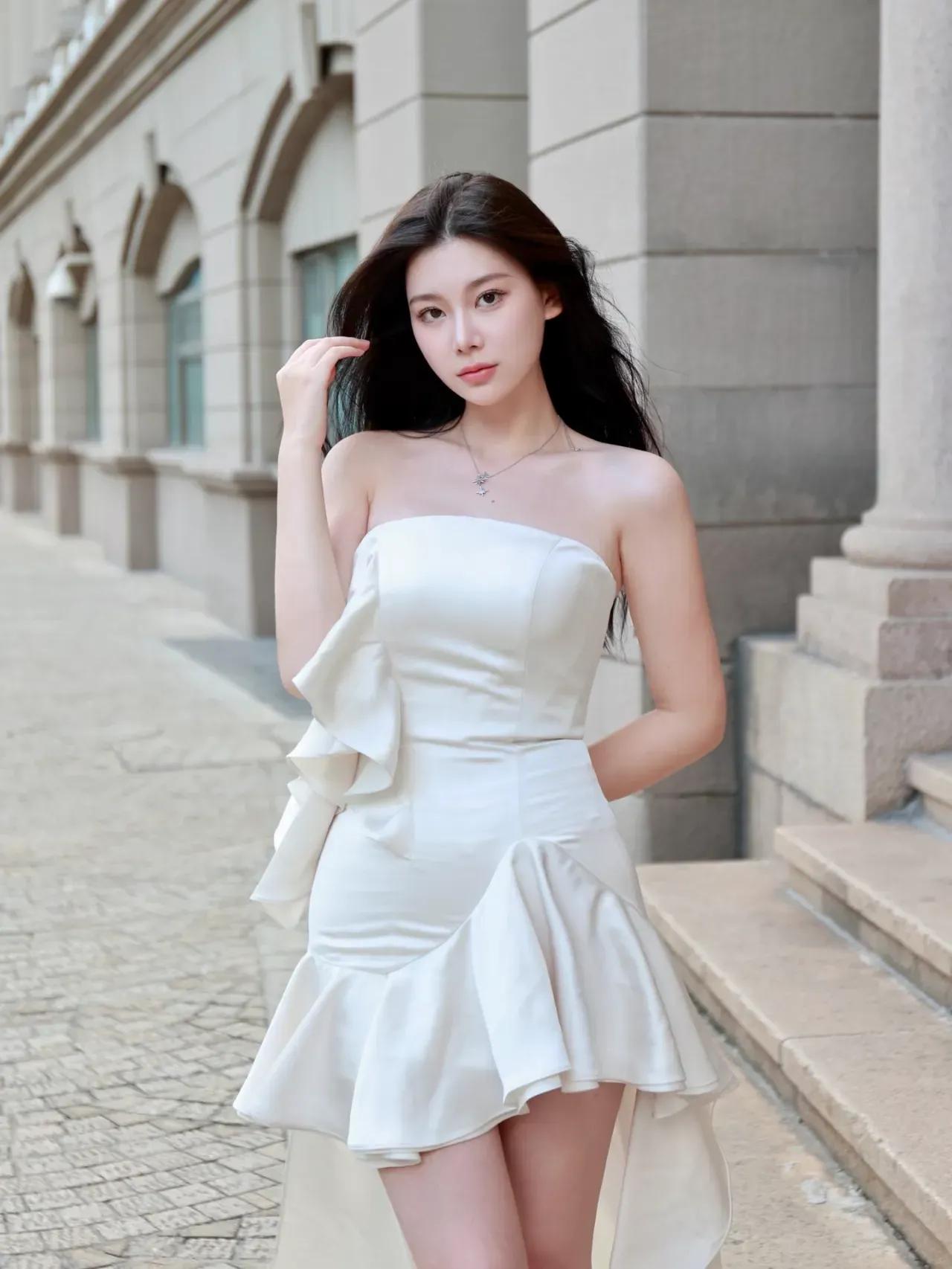 短裤和短裙，你更喜欢哪个 在每个女孩的内心深处，或许都怀揣着一个电影梦吧？盼望着