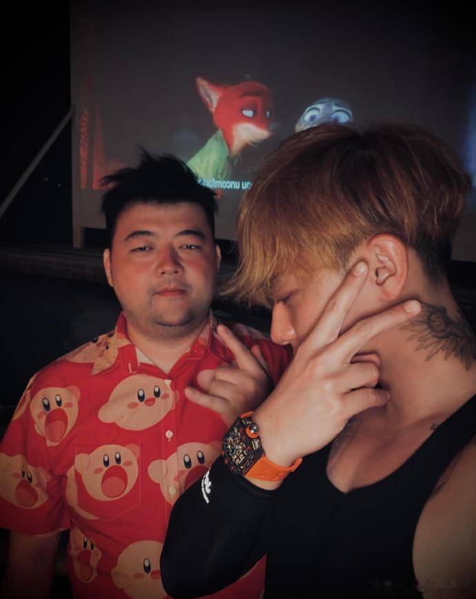 黄子韬胖回去了黄子韬每天都在吃吃吃吃 来自黄子韬的体重预警：每天都在吃吃吃，并且