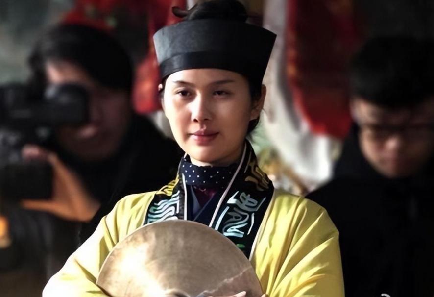 2009年，19岁女生游玩时，一位道姑当众拦住她：“你这辈子无缘婚姻”。谁知，2