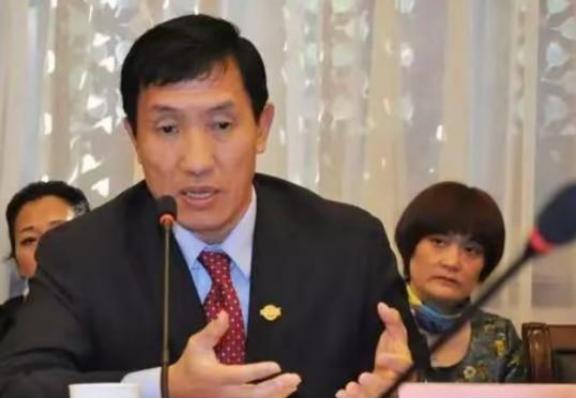 “中国拿什么挑战美国？中国人均收入只相当于美国的8%！”中国经济领域专家黄亚生劝
