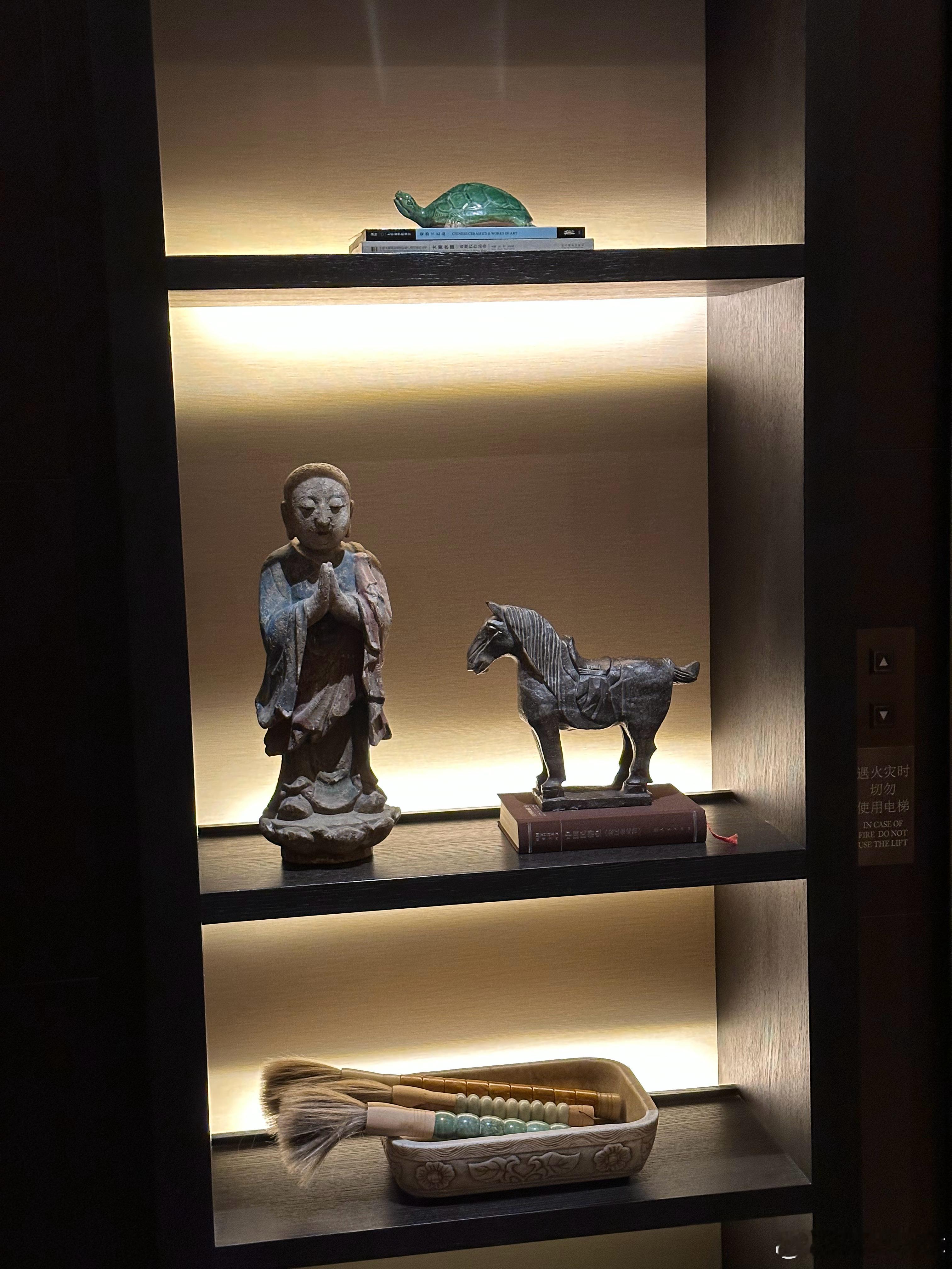 每次路过都会吓一跳 然后我会选择再点头示意一下🙂↕️ 