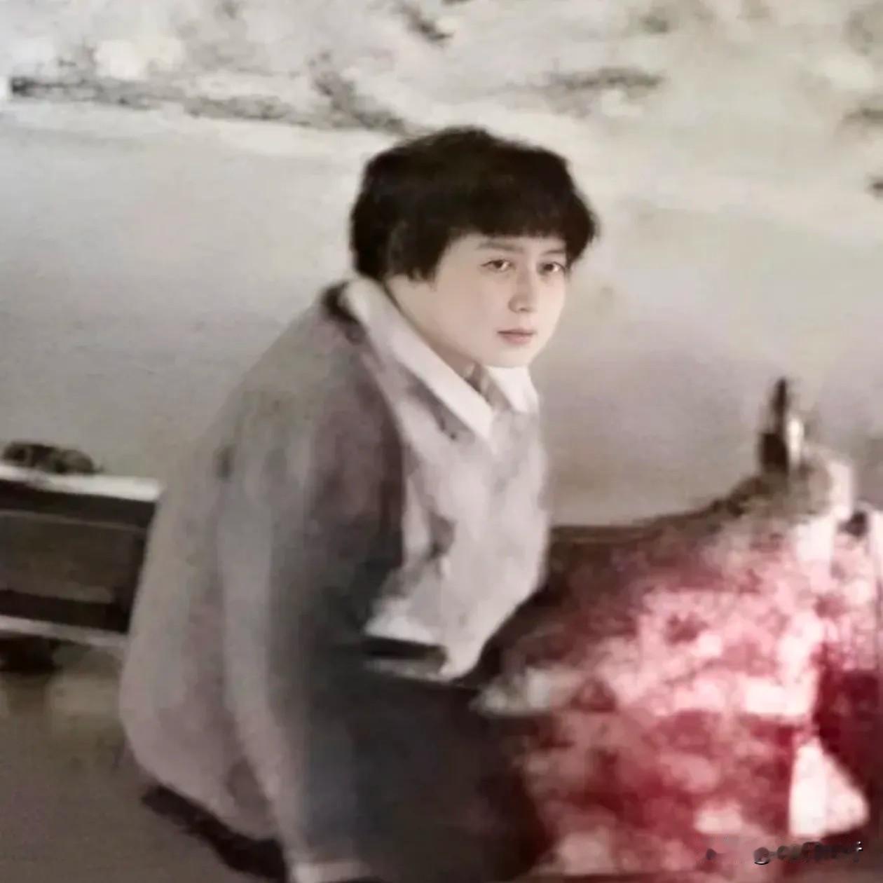 最该醒的不是打人夫妻，是地上这位老人。
郏县这事我越想越心寒。电动车轻轻擦一下，