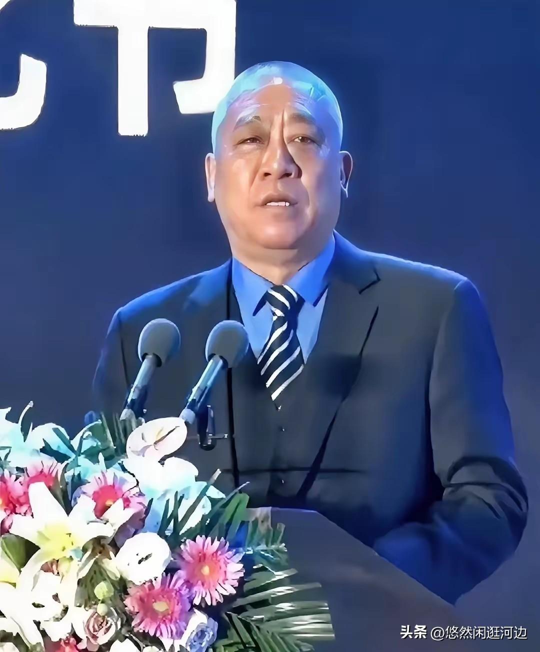 河南那个矿机老板，估计这两天人都傻了。年前撒钱有多风光，年后开工就有多“头疼”。