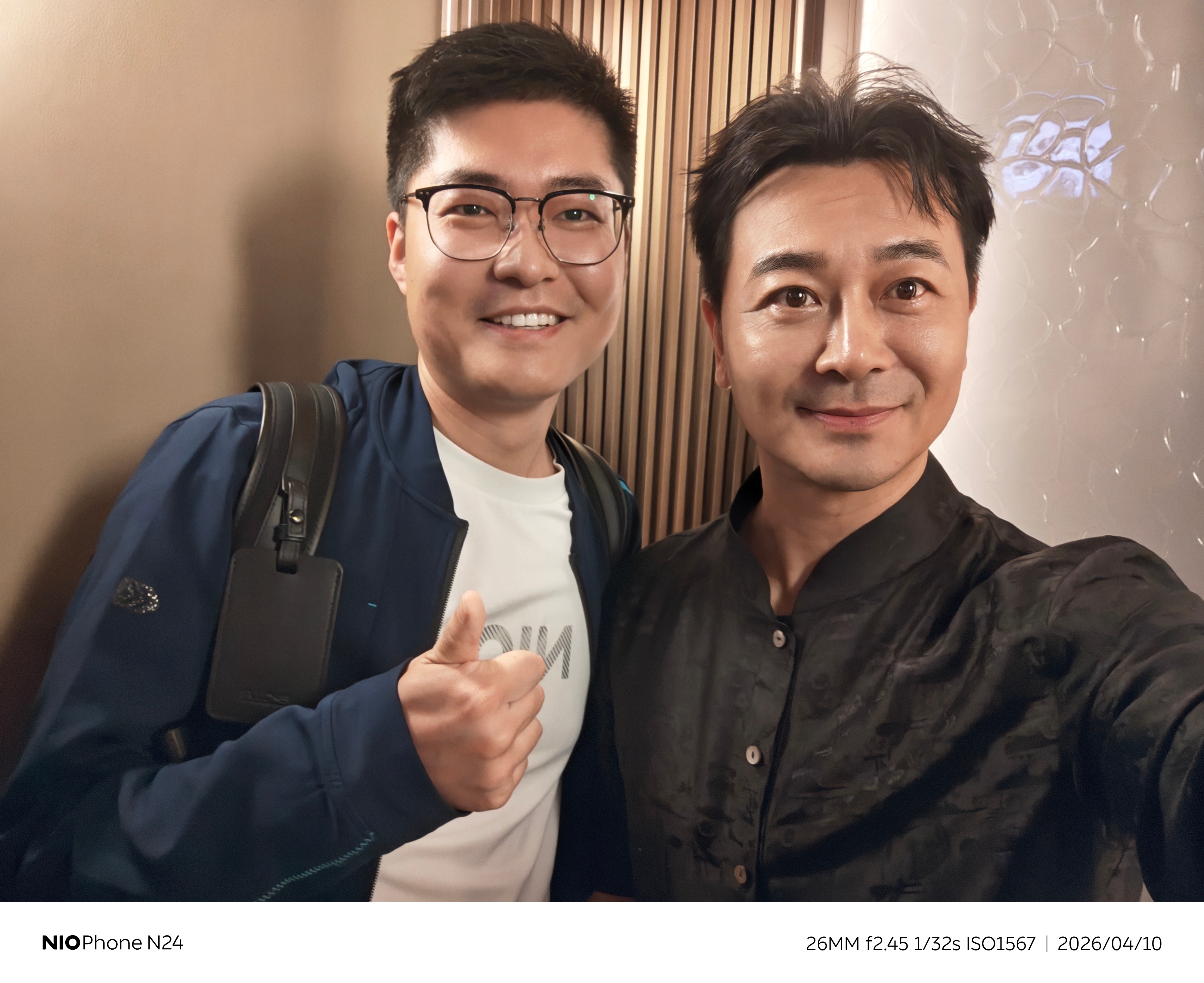 吴樾 太巧了吧，刚进电梯就遇上了，樾哥真人太帅了！ 