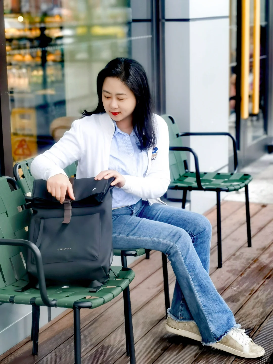 你和我一样出去玩会带很多东西吗