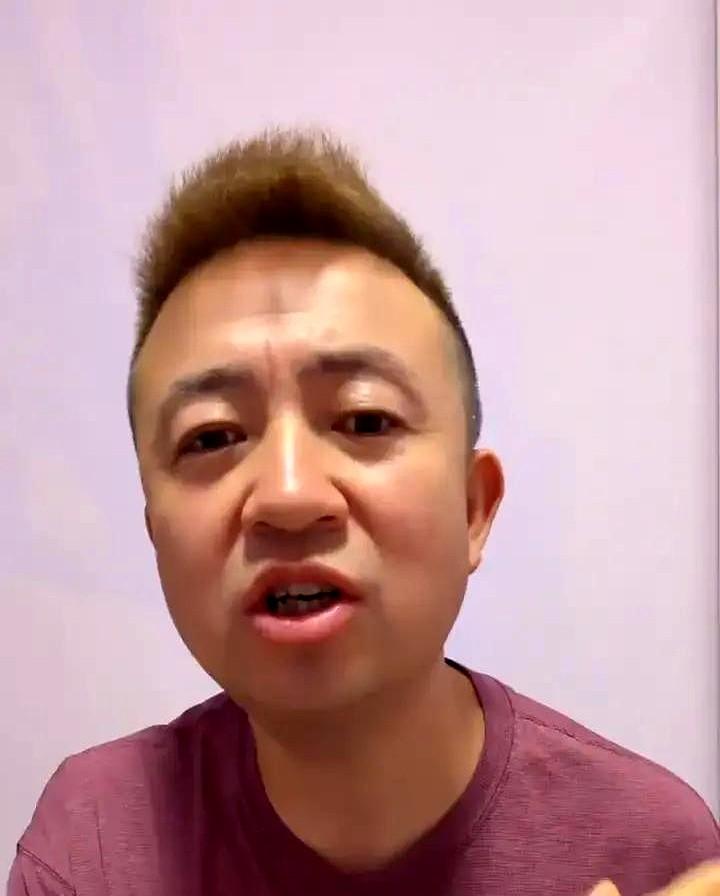 詹姆斯如果真去了费城，那最扎眼的根本不是冠军，而是他脚上那双耐克鞋。

别看76