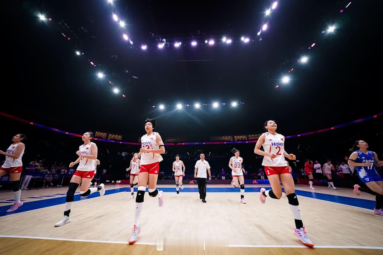 第三局龚翔宇首发，唐欣打主攻2026年世界女排联赛中国女排vs泰国女排