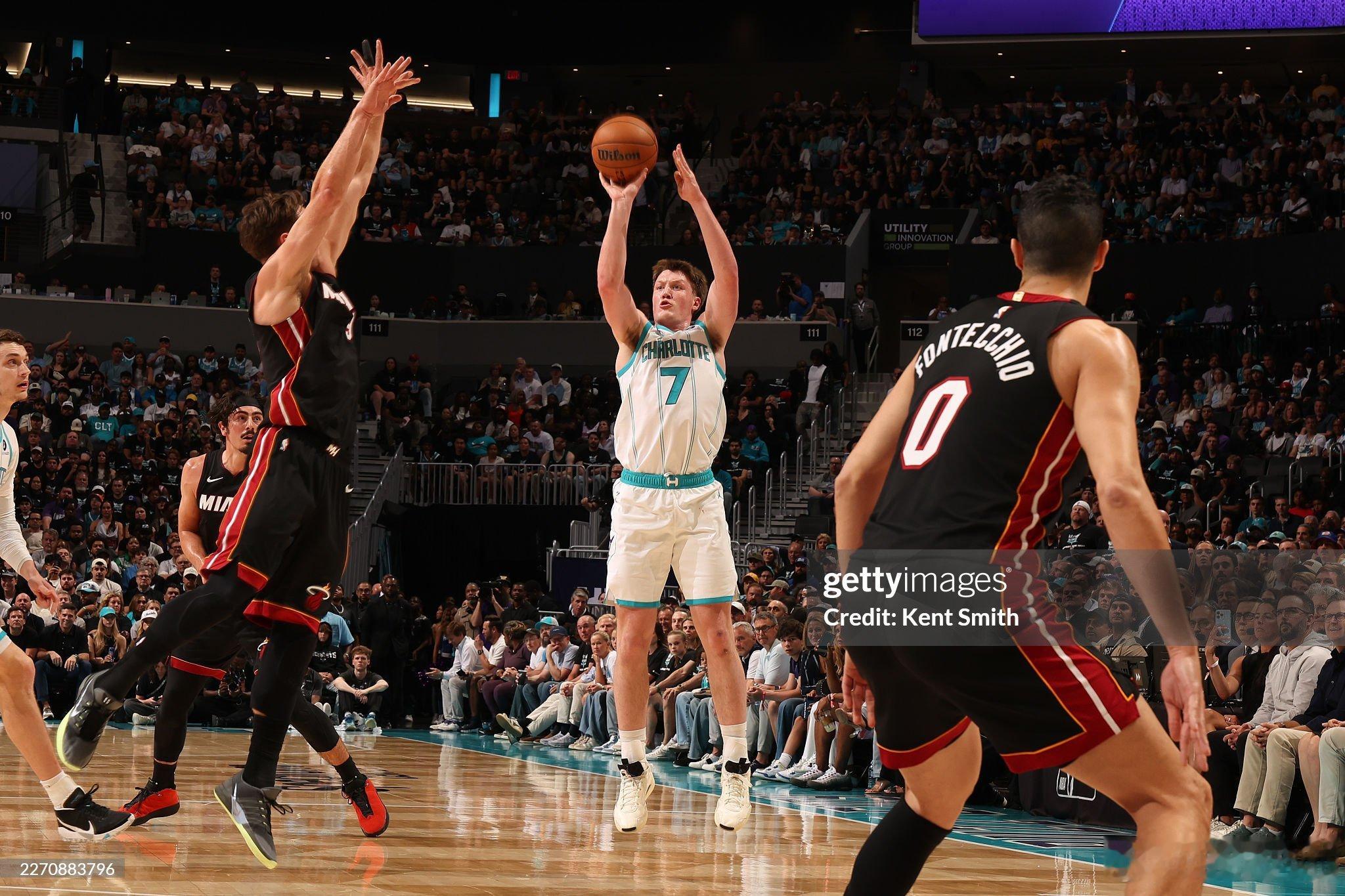 MFFL NBA附加赛第一场：黄蜂在主场127比126战胜热火。克尼佩尔上场34