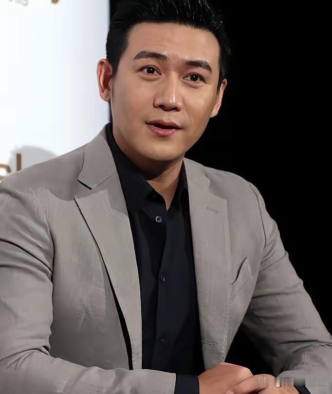 陆毅已经很难再拼事业了！

原因太简单，不是因为他没演技，
也不是没资源，而是他