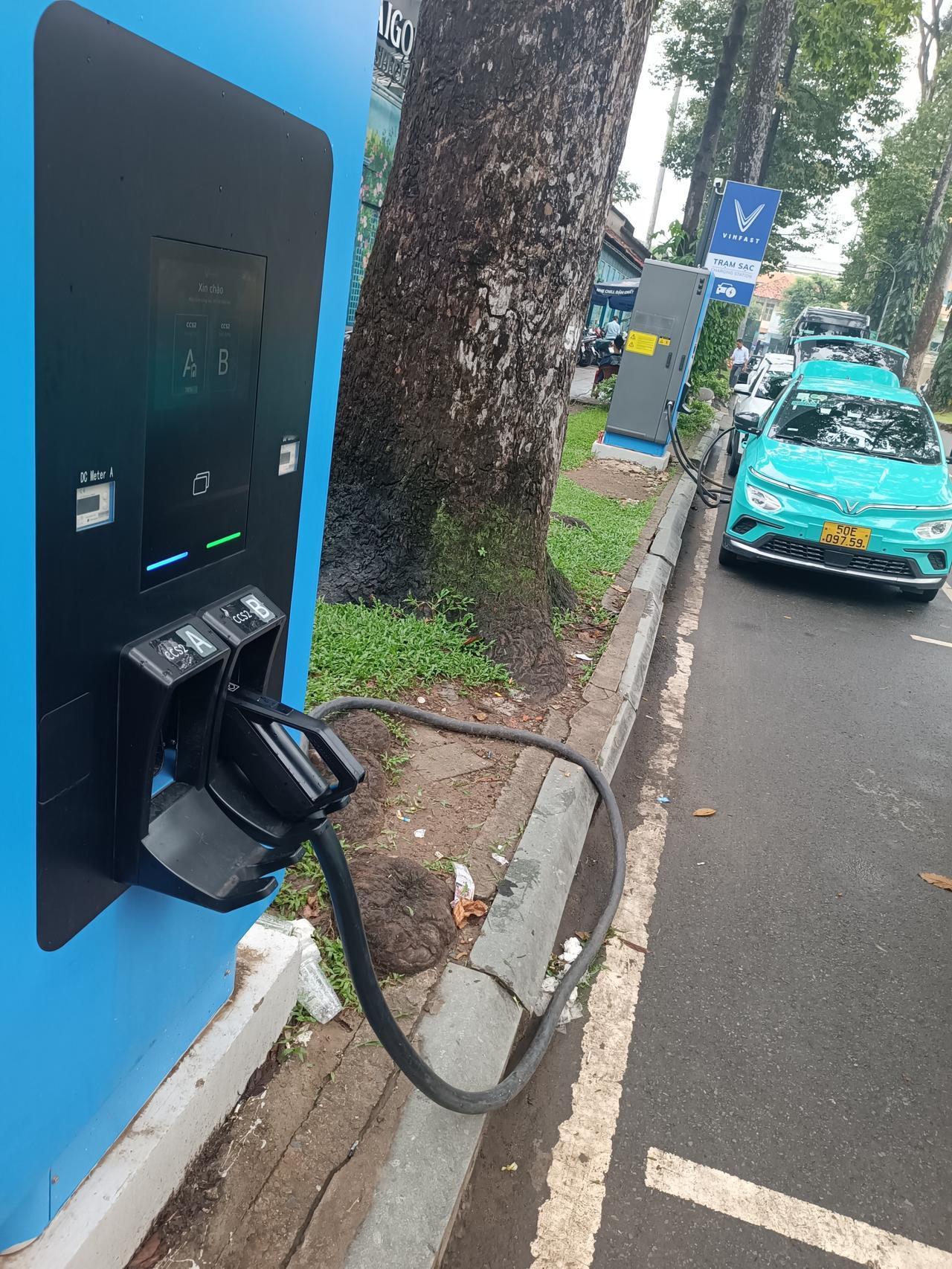 还以为越南的Vinfast有什么核心科技呢[呲牙]充电站的交变直机芯和整机都是中