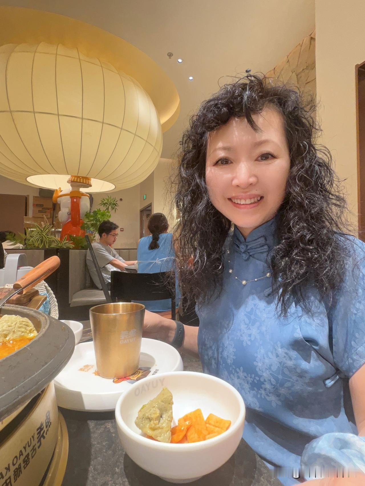 发型一变，瞬间大妈[捂脸]
近日，合肥花冲公园的荷花开的正盛[爱慕]
昨天老朋友