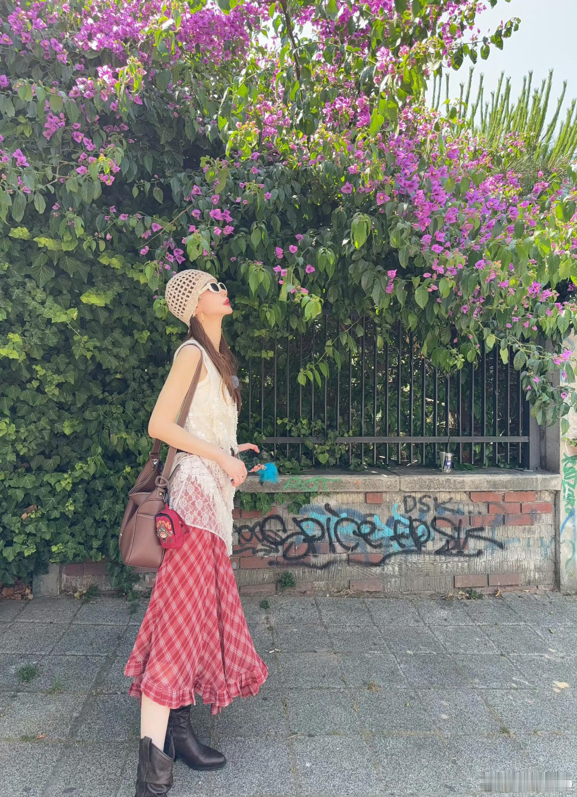 李一桐发了女推团合照呜呜呜最好的女推！！！大家在一起的氛围真的透过照片都感觉到好
