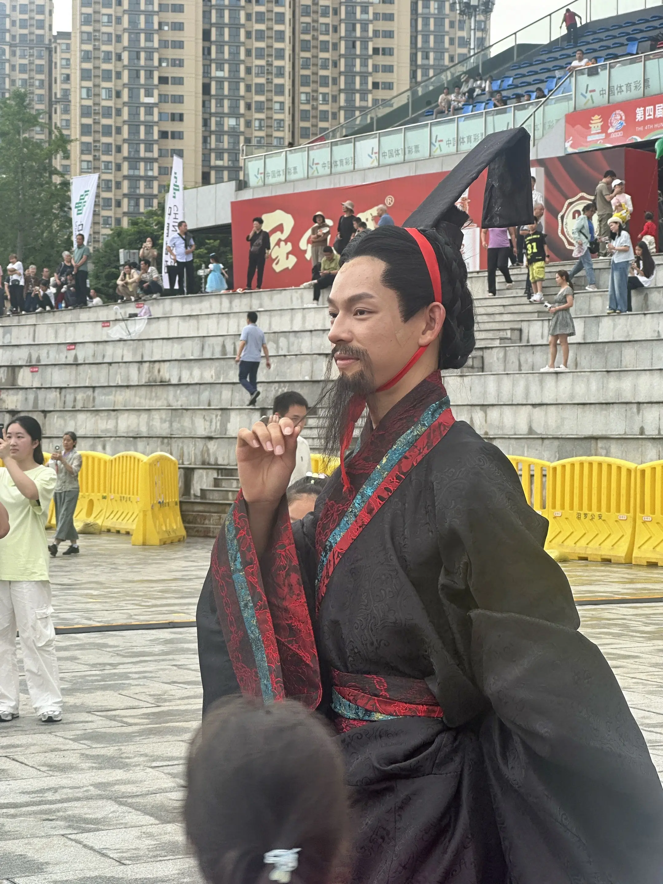 1. 习惯性反驳的男人，不适合做老公； 2. 跟你谈钱谈利益的人，都是...