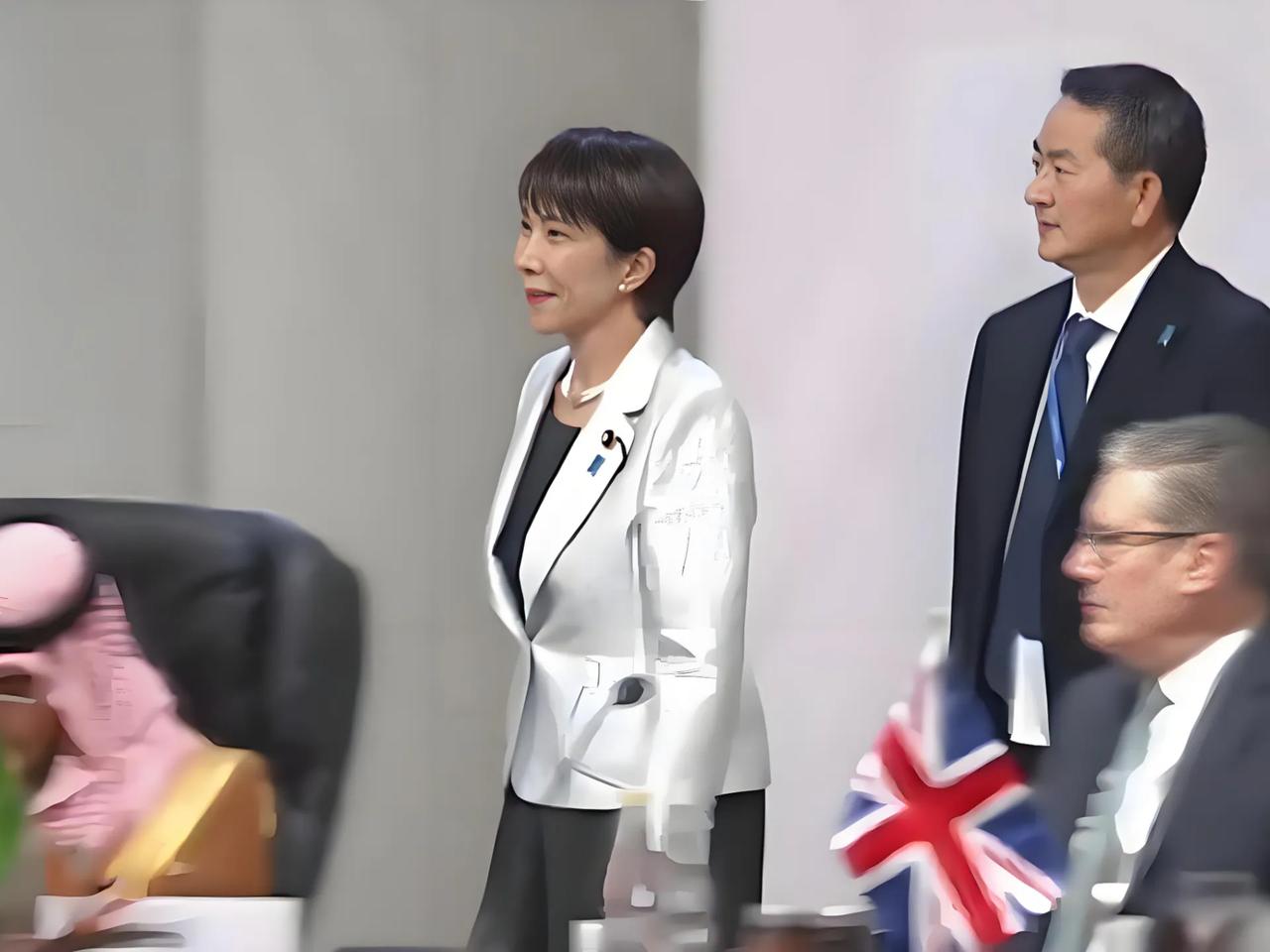 G20峰会现场还能迟到近一小时？日本首相高市早苗这波操作有点让人意外。
 
据说