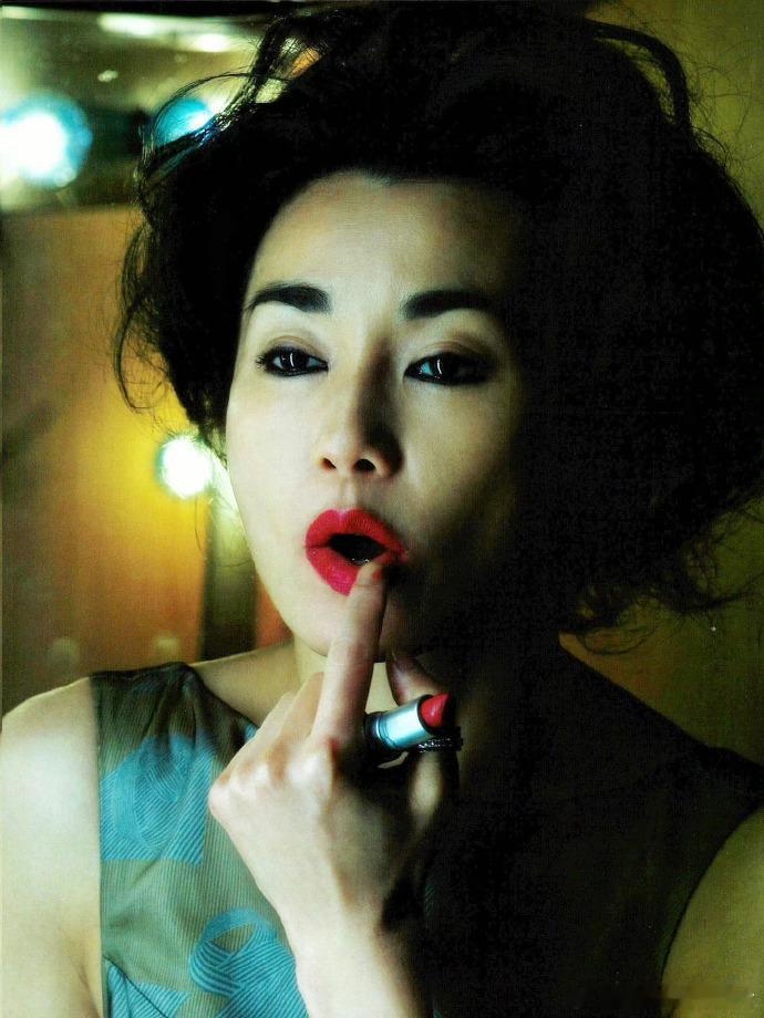 2008年意大利版《VOGUE》中的张曼玉，摄影：Peter Lindbergh