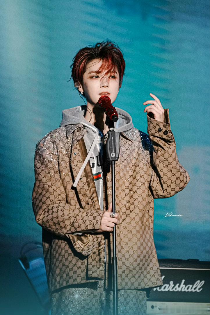 鹿晗  lh鹿晗三巡演唱会 最渺小的我有大大的梦 我愿意安静的活在每个有你的角落