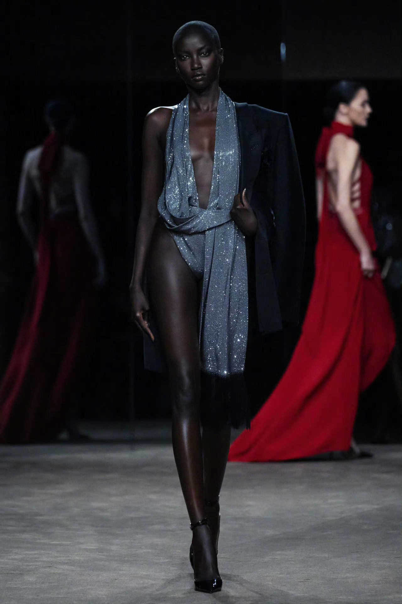 Tom Ford S/S 2027 汤姆福特春夏大秀超模Anok Yai & A