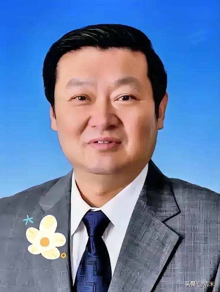 武汉这回算是来了个“连锅端”。
原副市长汪祥旺进去了，跟着一起折进去的，还有他在