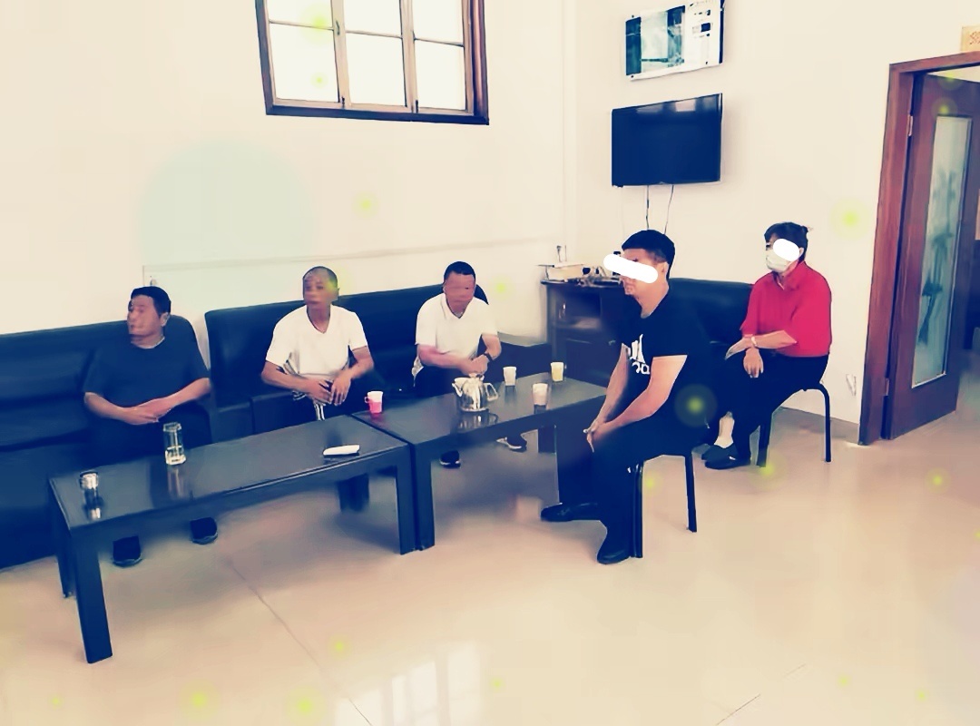 山东潍坊村干部的事，我只想说一句：“不关摄像头是偶然，关了摄像头是常态。唉，生活