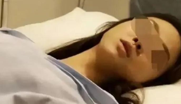 辽宁沈阳，一名男子把网恋女友带到出租屋，两人亲密接触约四五分钟后，女子突然出现小