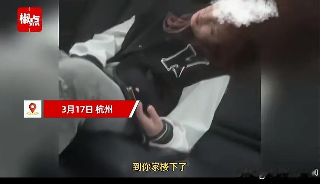 这女孩心可真大啊！这睡眠质量真是绝了！女子打车凌晨回家路上睡着，司机叫了一个小时